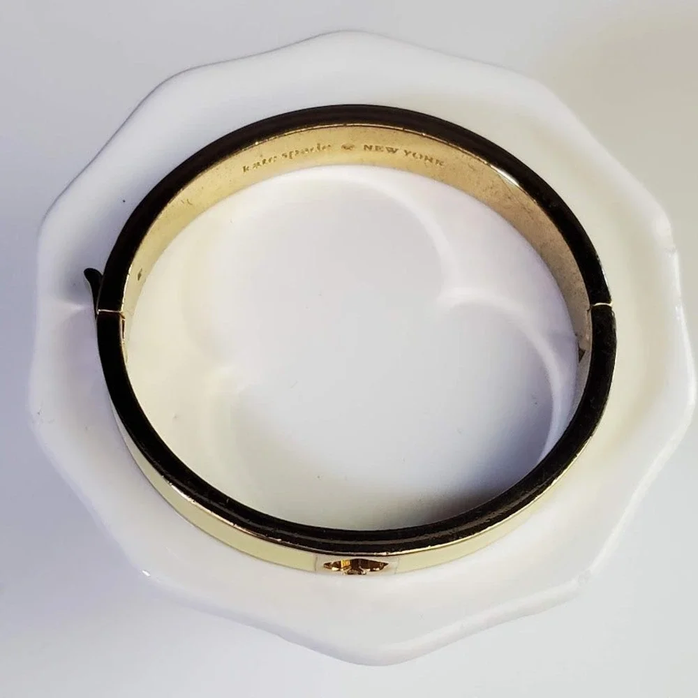 Kate Spade New York Cutout Spade Hinged Bangle Bracelet Yellow Enamel Gold Tone - Picture 3 of 10